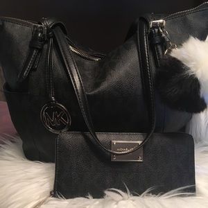 100% AuthenticMicheal Kors Purse and Wallet